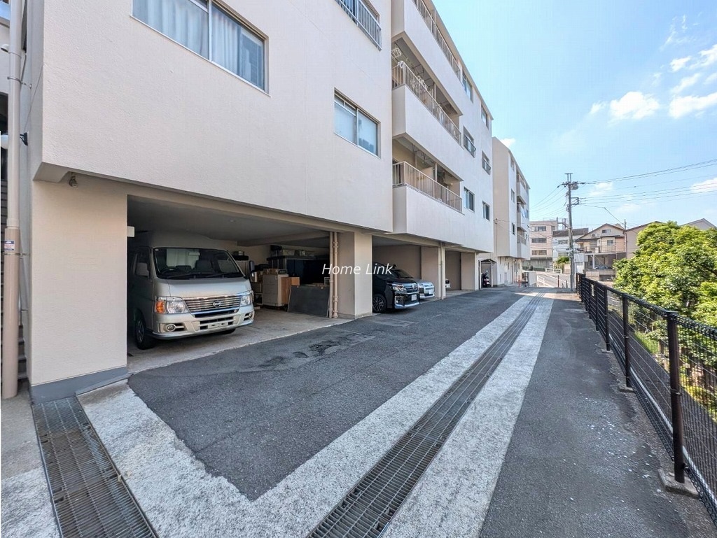 ワコー徳丸マンション　駐車場